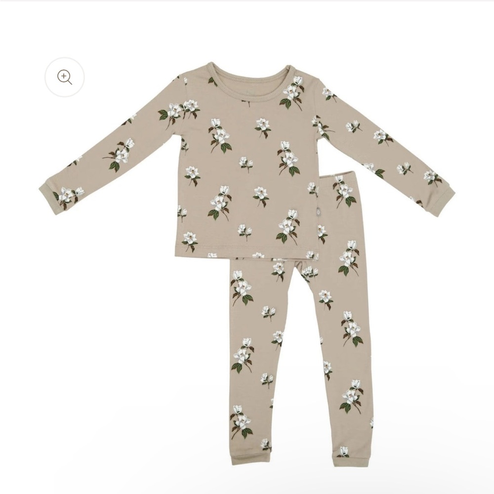 Kyte Baby Long Sleeve Pajamas in Khaki Magnolia